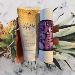 Selling this purple mask and hay station for blond hair